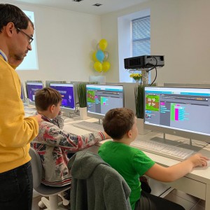 KIBERone уже в Саратове! - КИБЕРшкола программирования для детей, компьютерные курсы для школьников, начинающих и подростков - KIBERone г. Сокуры